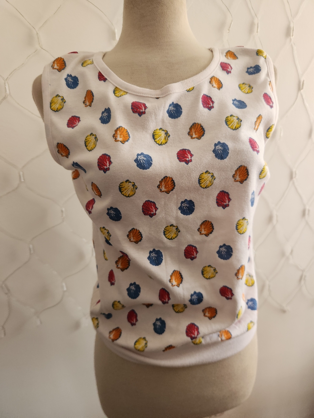 Vintage White Shell-Print Sleeveless Muscle Top by Pennylane • Tagged Medium